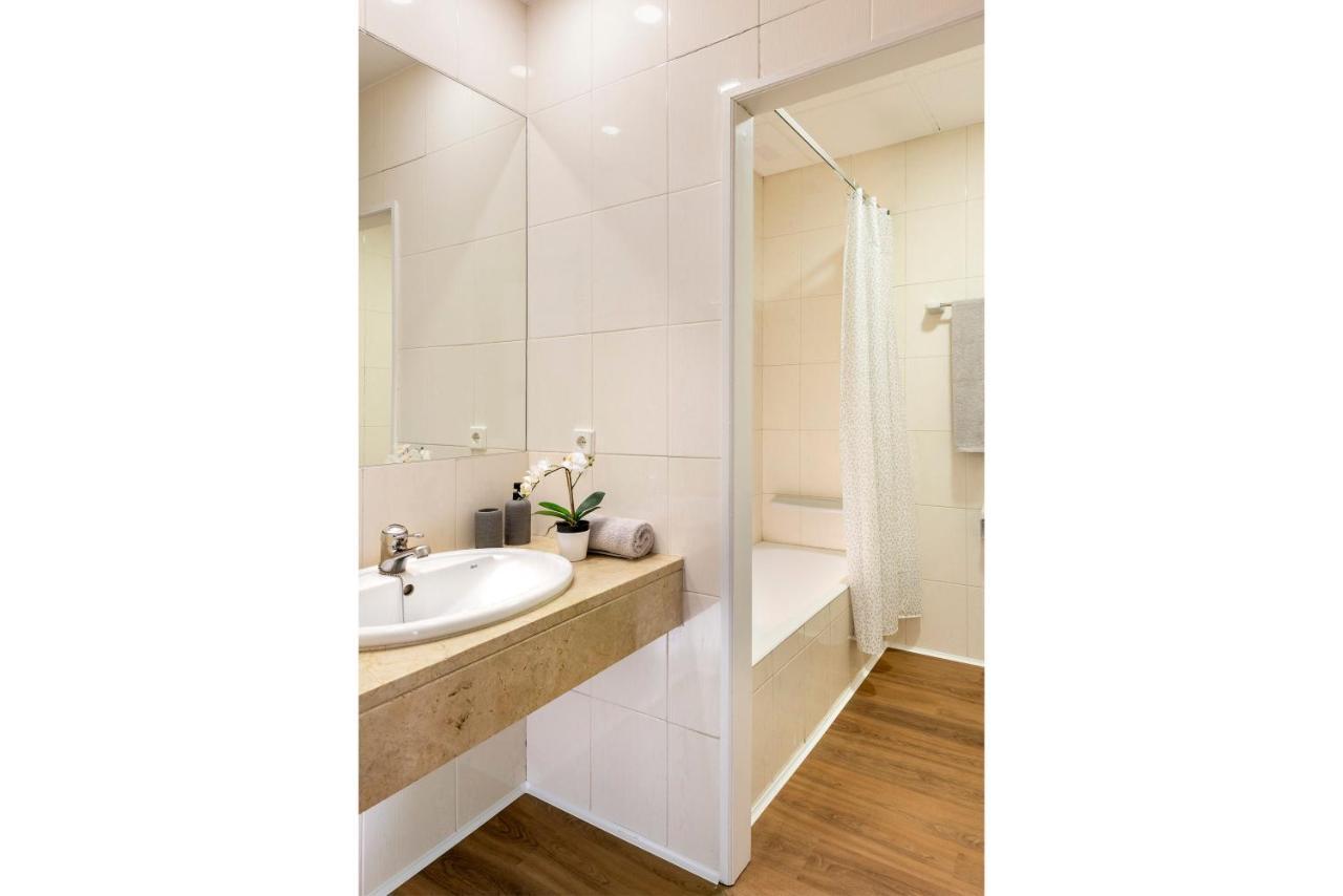 Micampus Armendariz Student Residence เซบีญา ภายนอก รูปภาพ